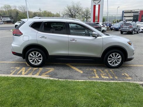 Certified 2018 Nissan Rogue SV image 9