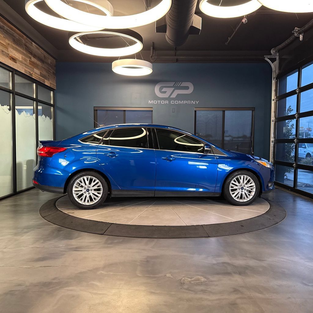 Used 2018 Ford Focus Titanium w/ Titanium Technology Package FWD image 2