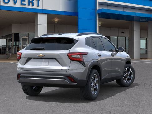 New 2026 Chevrolet Trax LT image 2