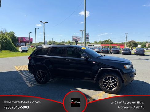 Used 2020 Jeep Grand Cherokee Trailhawk AWD/4WD image 3