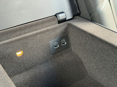 Used 2023 BMW i7 xDrive60 image 40