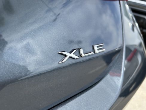 Used 2019 Toyota Avalon XLE w/ Moonroof Package FWD image 9