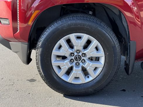 Used 2022 Nissan Frontier SV w/ Technology Package image 12