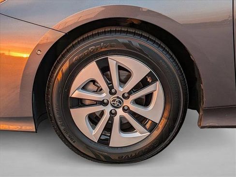 Certified 2018 Toyota Prius Three image 21
