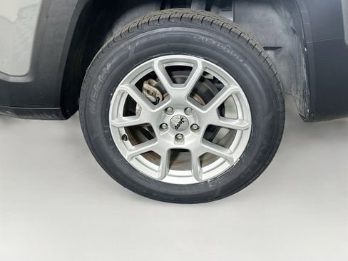 Used 2022 Jeep Renegade Latitude AWD/4WD image 11