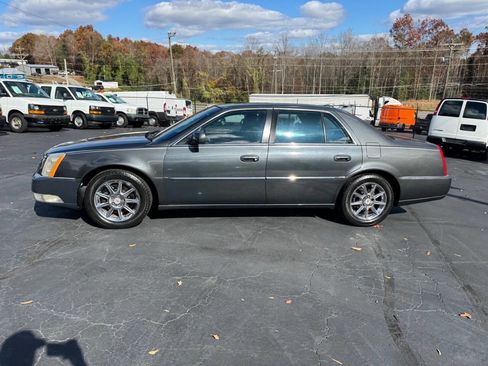 Used 2010 Cadillac DTS Luxury image 2