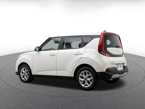 Used 2025 Kia Soul LX w/ LX Technology Package FWD image 7