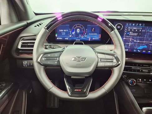 Used 2024 Chevrolet Traverse RS AWD/4WD image 16