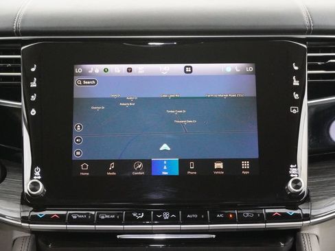 Used 2022 Jeep Wagoneer Series III w/ Premium Group I AWD/4WD image 15