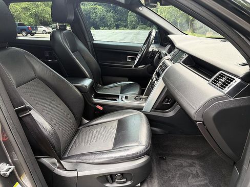 Used 2019 Land Rover Discovery Sport SE AWD/4WD image 20