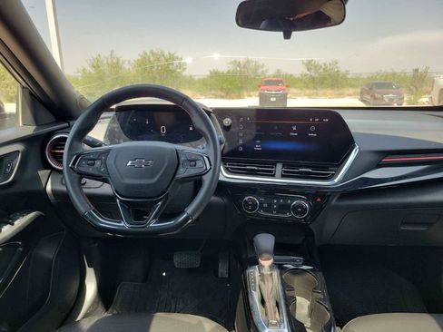 Used 2025 Chevrolet Trax RS w/ Sunroof Package FWD image 14