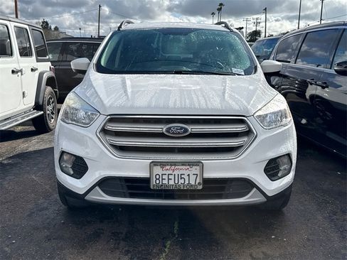Used 2018 Ford Escape SE w/ SE Sync 3 Package image 3