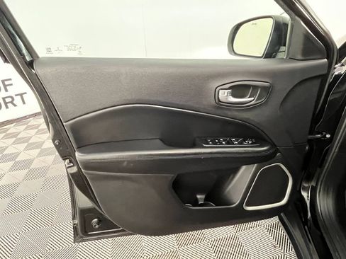 Used 2019 Jeep Compass Latitude AWD/4WD image 25