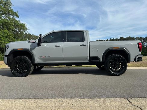 Used 2024 GMC Sierra 2500 AT4 w/ AT4 Premium Plus Package image 8