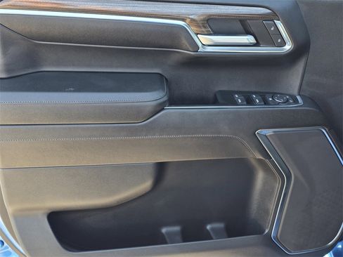 Used 2023 Chevrolet Silverado 1500 LT Trail Boss w/ LPO, Dark Essentials Package image 16