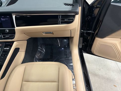 Certified 2026 Porsche Macan AWD/4WD image 18