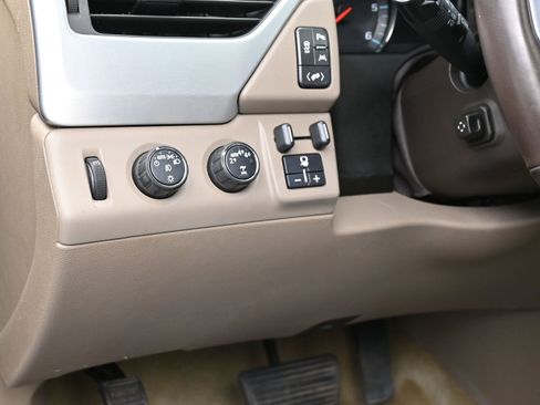 Used 2017 GMC Yukon XL SLT w/ Open Road Package image 22