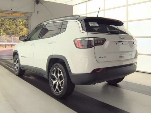 Used 2025 Jeep Compass Limited AWD/4WD image 4