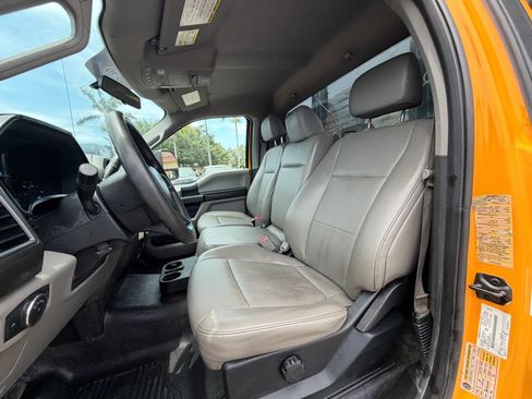 Used 2017 Ford F550 2WD Regular Cab Super Duty image 20