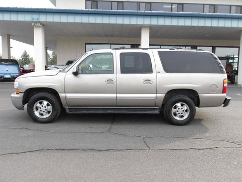 Used 2003 Chevrolet Suburban LT w/ LT Preferred Equipment Group AWD/4WD image 2