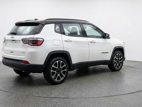 Used 2025 Jeep Compass Trailhawk w/ Trailer Tow Group image 9