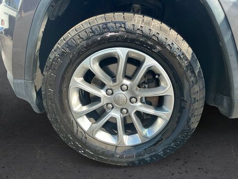 Used 2016 Jeep Grand Cherokee Limited AWD/4WD image 13