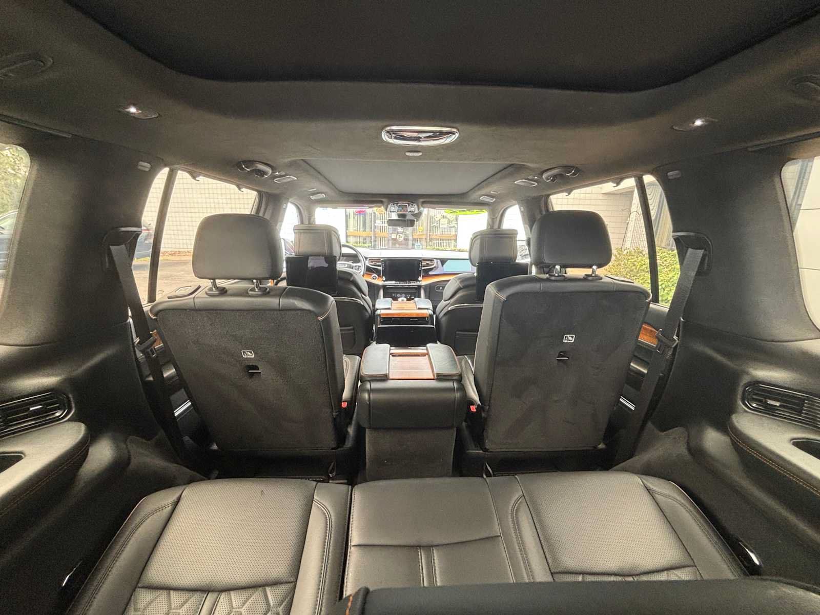 Used 2022 Jeep Grand Wagoneer Series III w/ Rear Seat Video Group 1 AWD/4WD image 9