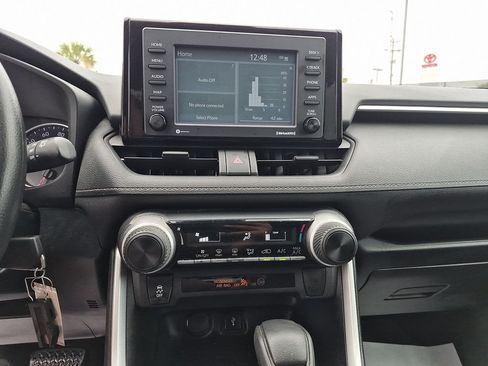 Used 2020 Toyota RAV4 LE FWD image 21