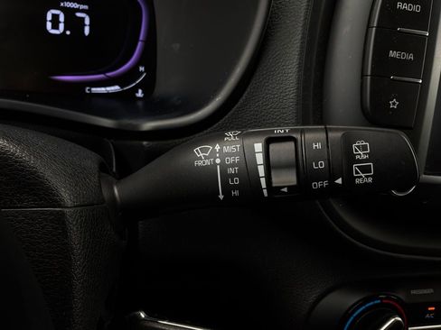 Used 2025 Kia Soul LX w/ LX Technology Package FWD image 34