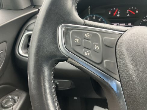 Used 2018 Chevrolet Equinox LT FWD image 24