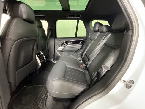 Used 2025 Land Rover Range Rover SE image 25