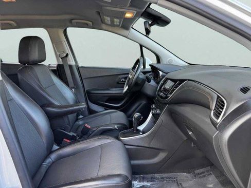 Used 2021 Chevrolet Trax LT w/ Driver Confidence Package AWD/4WD image 45