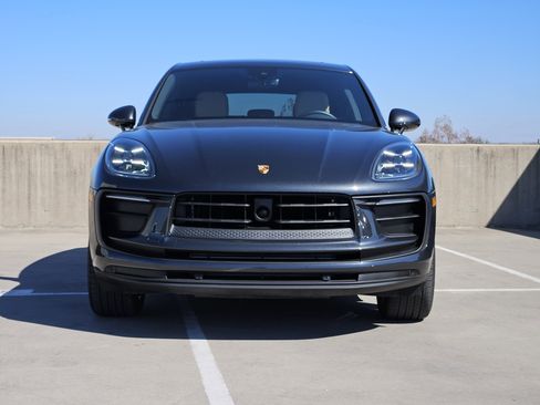 Certified 2025 Porsche Macan image 11