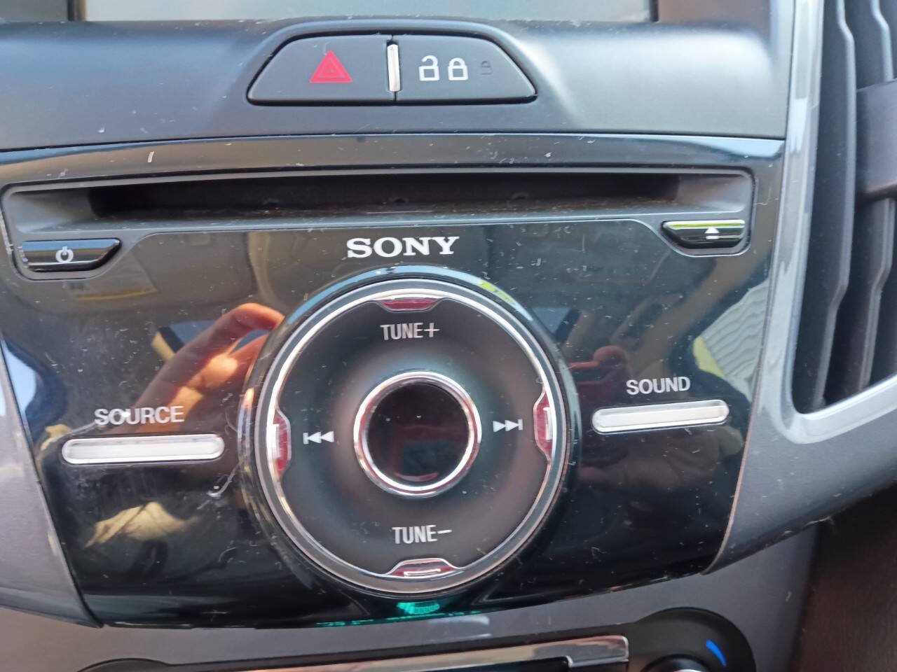 Used 2014 Ford Focus Titanium w/ Luxury Package FWD image 23