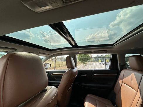 Used 2018 Toyota Highlander Limited Platinum image 33
