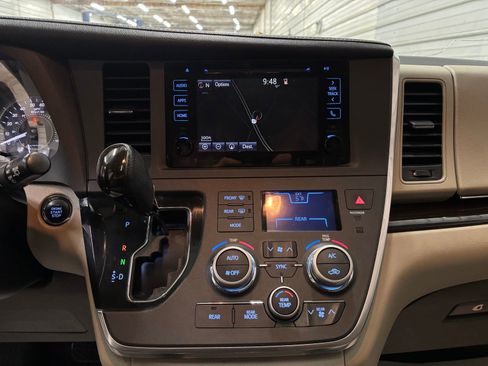 Used 2016 Toyota Sienna XLE Premium AWD/4WD image 17