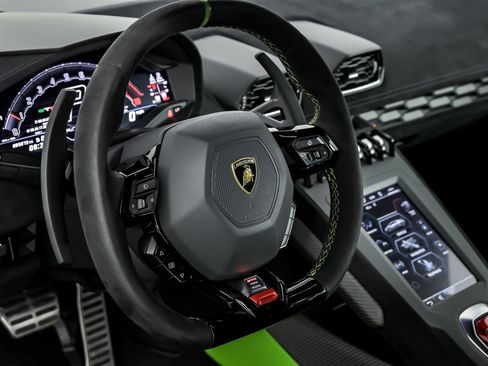 Used 2022 Lamborghini Huracan STO image 24