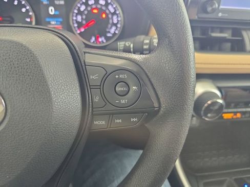 Used 2022 Toyota RAV4 XLE image 18