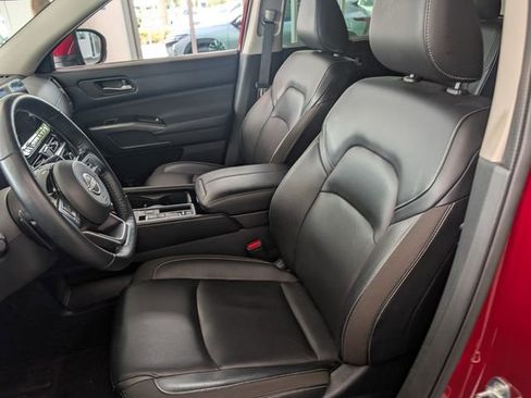 Used 2023 Nissan Pathfinder SL image 5