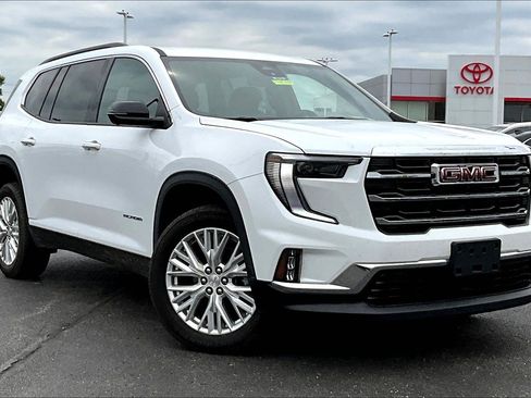 Used 2024 GMC Acadia Elevation FWD image 3