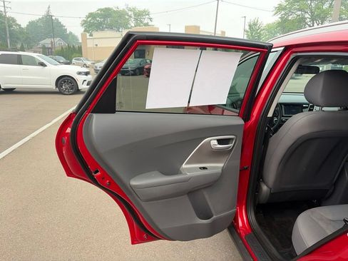 Used 2019 Kia Niro LX FWD image 15