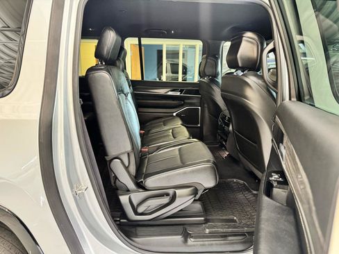 Used 2024 Jeep Wagoneer L Series II w/ Flexible Seating Group RWD image 28
