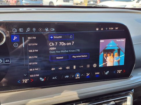 Used 2024 Chevrolet Traverse LT w/ Midnight/Sport Edition image 4