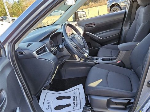 Used 2023 Toyota Corolla Cross LE image 6