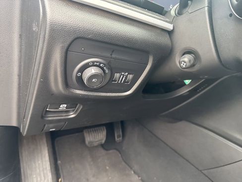 Used 2024 Jeep Grand Cherokee L Limited w/ Luxury Tech Group II image 20