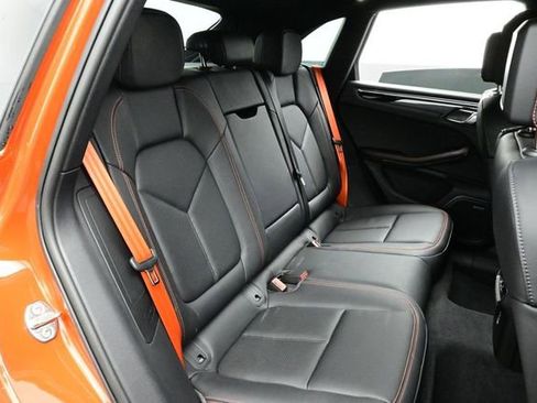 Certified 2025 Porsche Macan AWD/4WD image 15