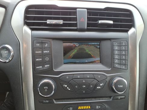 Used 2017 Ford Fusion SE image 10