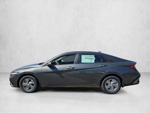 New 2026 Hyundai Elantra SE FWD image 5