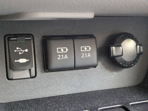 Used 2018 Toyota Highlander XLE image 25