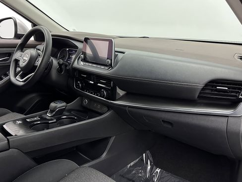 Used 2022 Nissan Rogue SV FWD image 34